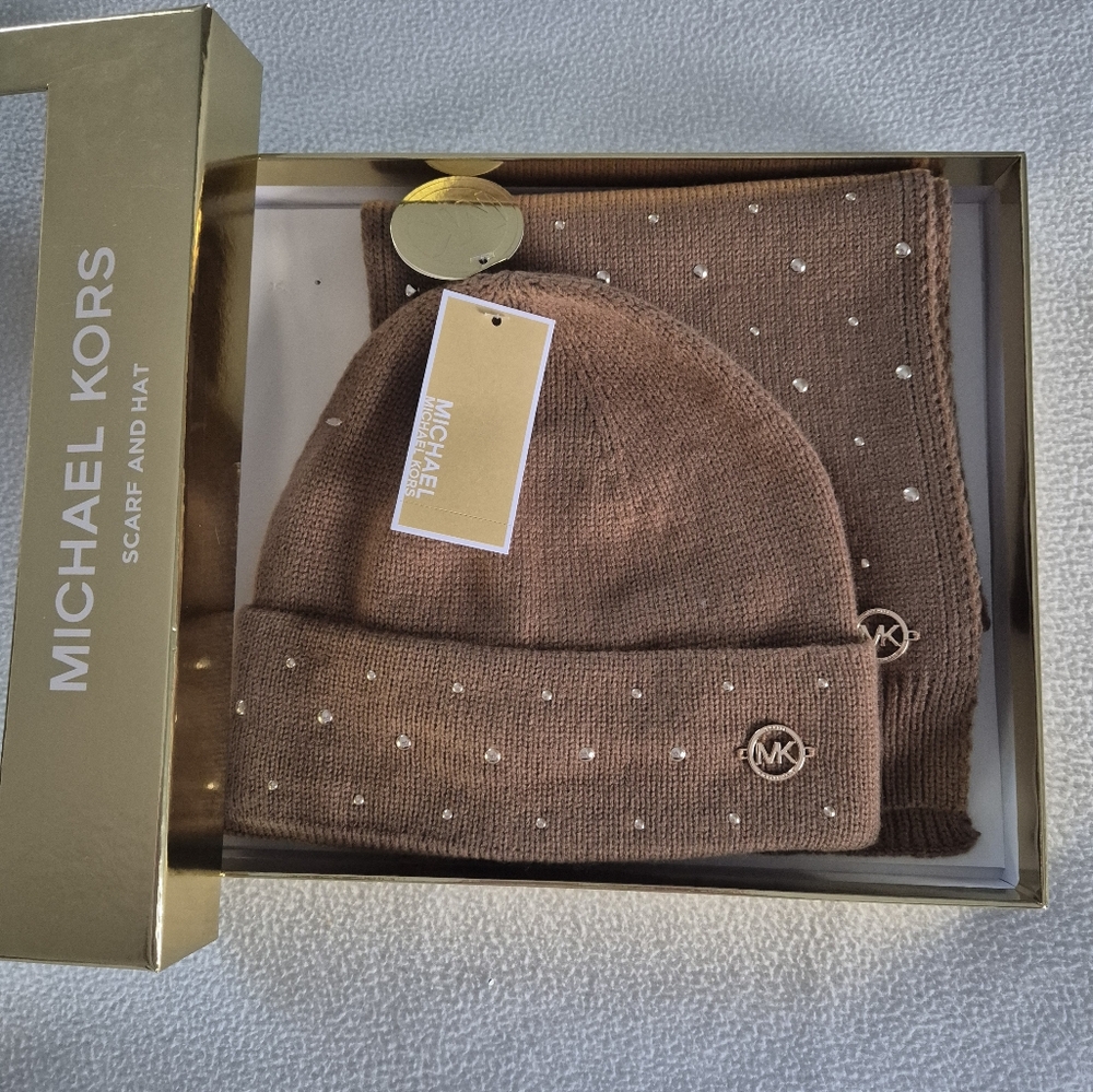 Michael Kors Tan Hat and Scarf Set with Pearls - Picture 6 of 16